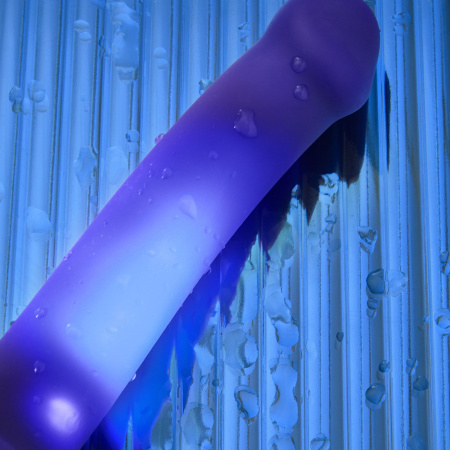 Светящийся фаллоимитатор Strap-on-me Glow-Led Dildo M, фиолетовый