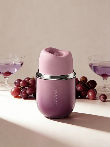 Вакуумный стимулятор с&nbsp;имитацией кунилингуса и&nbsp;ДУ&nbsp;Svakom Klitty