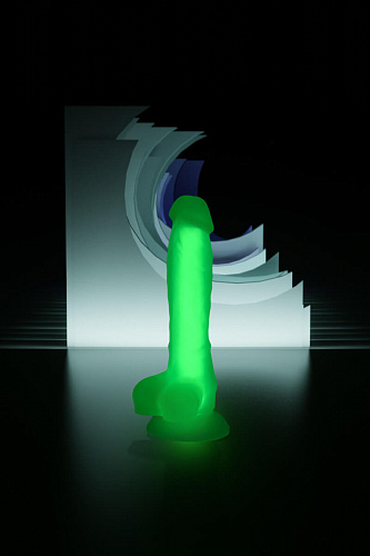 Светящийся в темноте фаллоимитатор на присоске Beyond by Toyfa Dick Glow, 18 см, зеленый / прозрачный