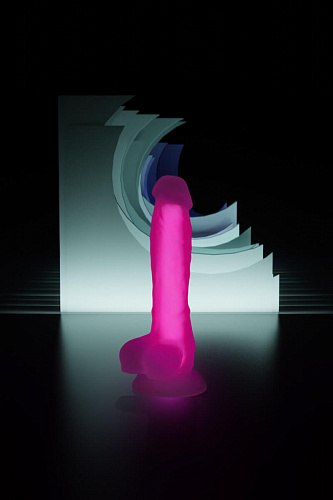 Светящийся в темноте фаллоимитатор на присоске Beyond by Toyfa James Glow, 18 см, розовый / прозрачный