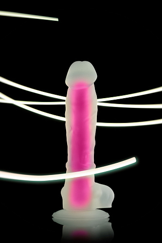 Светящийся в темноте фаллоимитатор на присоске Toyfa Beyond Tony Glow, 20 см, розовый / прозрачный