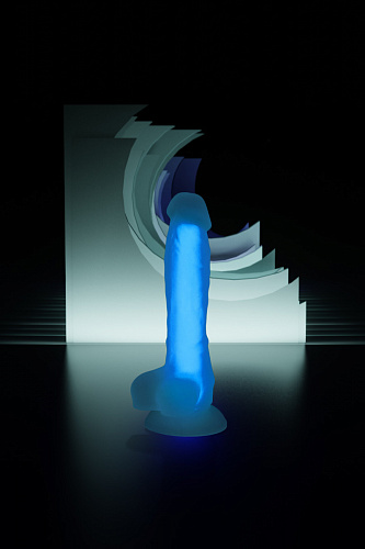 Светящийся в темноте фаллоимитатор на присоске Beyond Bruce Glow, 22 см, синий / прозрачный